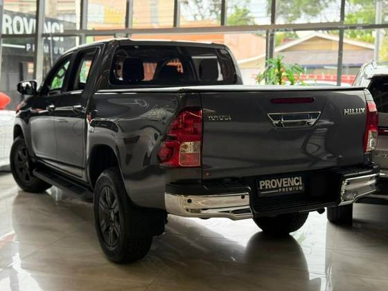 TOYOTA HILUX 2.8 D-4D TURBO DIESEL CD SR 4X4 AUTOMÁTICO TOYOTA HILUX 2.8 D-4D TURBO DIESEL CD SR 4X4 AUTOMÁTICO